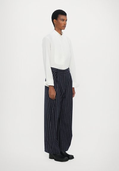Henrik Vibskov SHADY SUITING PANTS - Stoffhose - dark blue