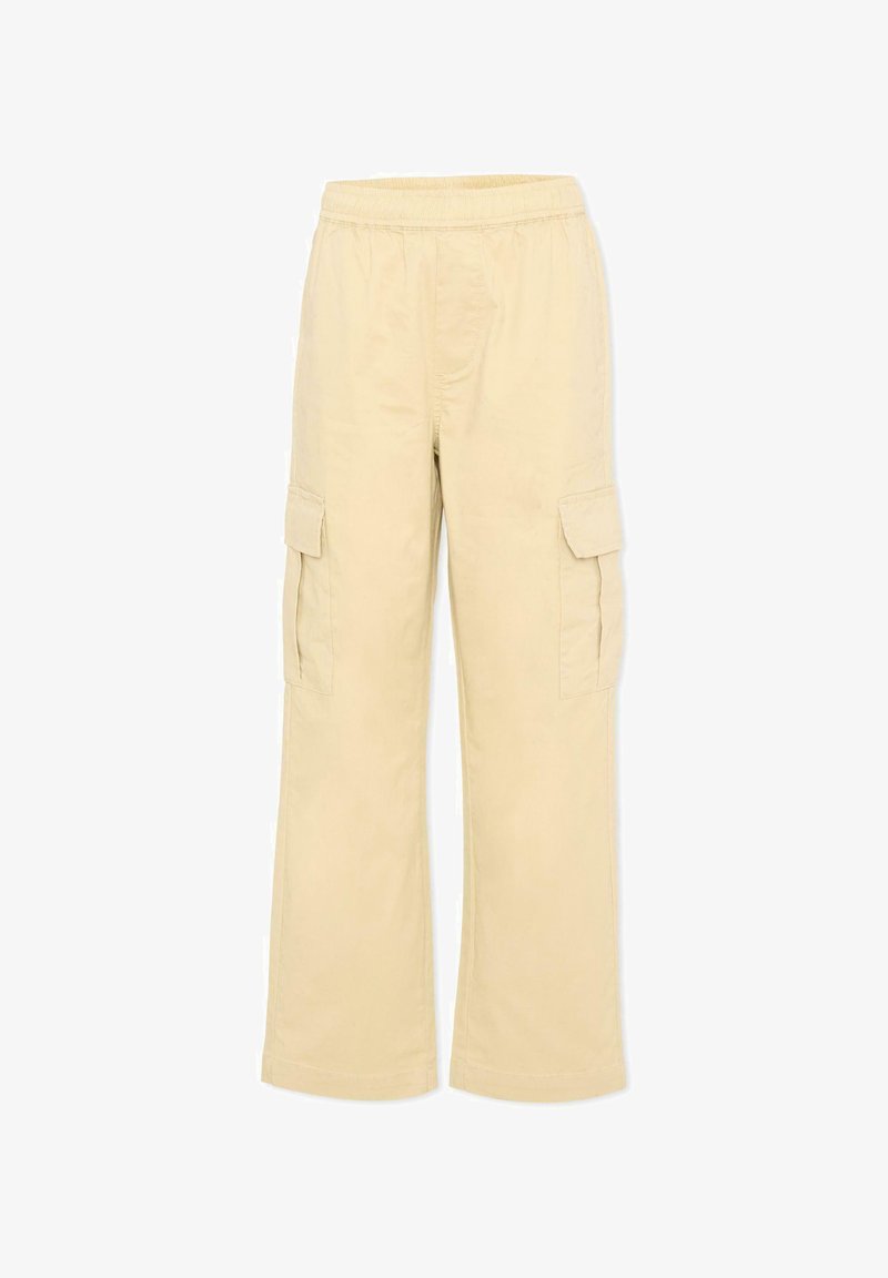Pantalon cargo beige avec ceinture élastique et poches à rabat sur chaque cuisse, coupe droite, style décontracté.