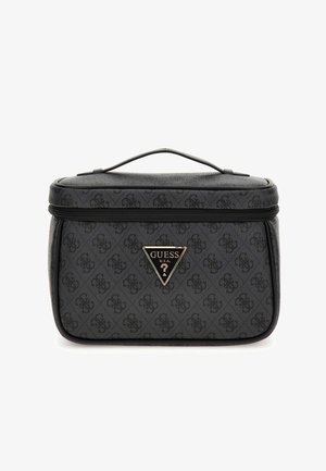 Borsa cosmetica nera con superficie testurizzata, chiusura con zip e manico superiore. Presenta un logo dorato triangolare e un design a motivo ripetuto.