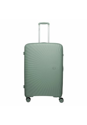 Grüner Hartschalenkoffer mit radial texturiertem Design, ausziehbarem Teleskopgriff und vier Drehrollen auf weißem Hintergrund.
