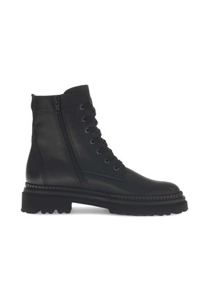 Zwarte leren enkellaarzen met een vetersluiting aan de voorkant, een zijrits, een ronde neus en een dikke rubberen zool. Voorzien van decoratieve stiksels langs de zool.