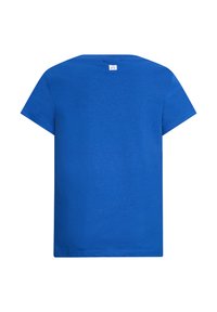 Niebieska bawełniana koszulka, krótki rękaw, okrągły dekolt, gładka tekstura, bez widocznych wzorów ani grafik, klasyczny tył z małą metką marki.