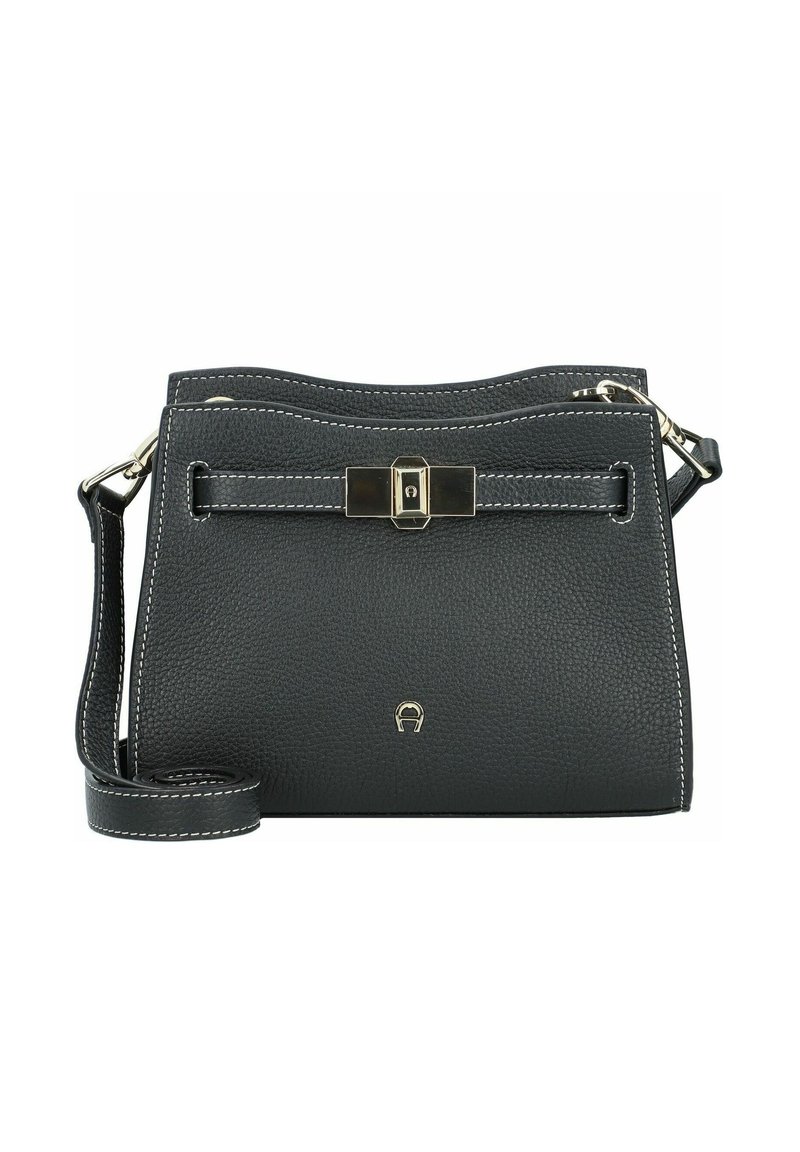 Borsa a tracolla nera in pelle con superficie texturizzata, design con parte superiore piatta, chiusura in hardware dorato e tracolla regolabile con dettagli in cucitura bianca.