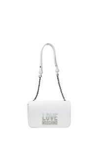 Borsa sintetica bianca con patta ripiegata, logo "LOVE MOSCHINO" in rilievo e tracolla in catena di tonalità argentata. Texture liscia, forma elegante.