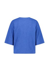 Blauwe gebreide trui met korte mouwen en ronde hals, met een losse, boxy pasvorm afgebeeld van achter op een witte achtergrond.