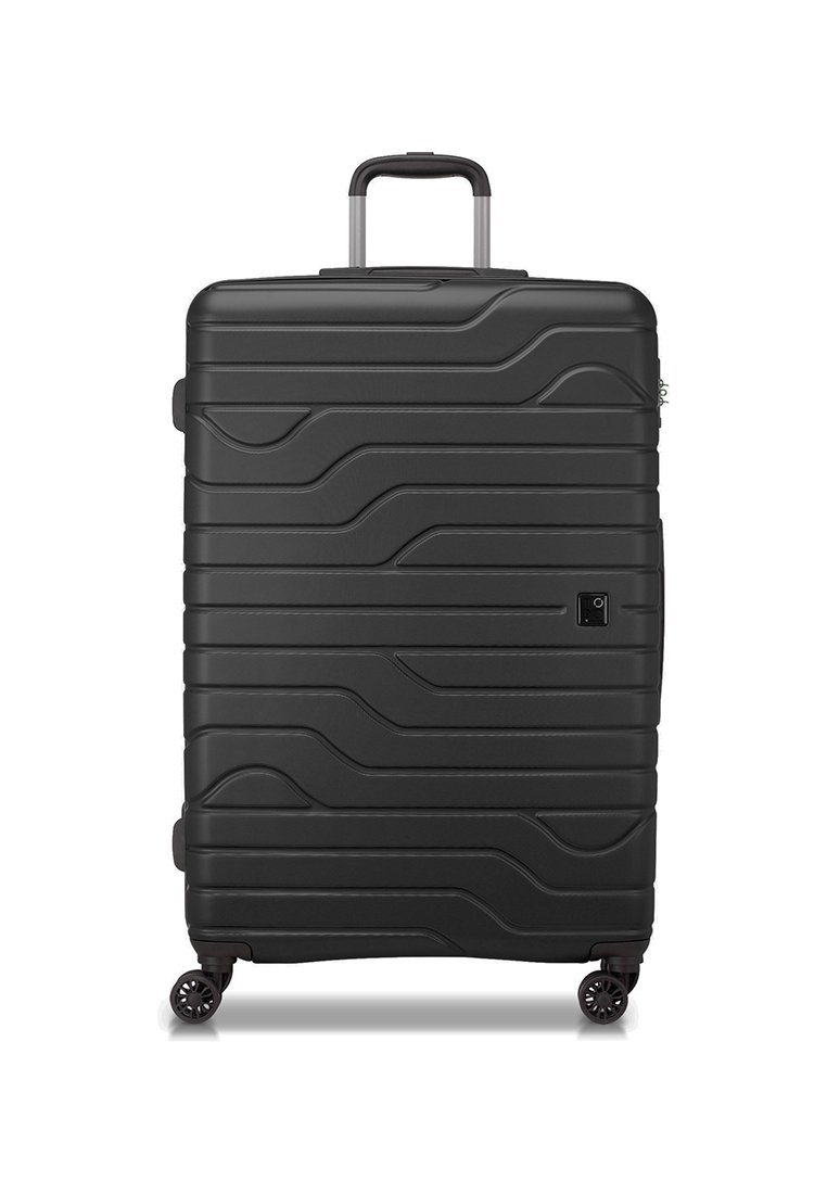 Maleta rígida negra con diseño texturizado en ondas, asa retráctil, cuatro ruedas y sistema de bloqueo por combinación en el lateral.