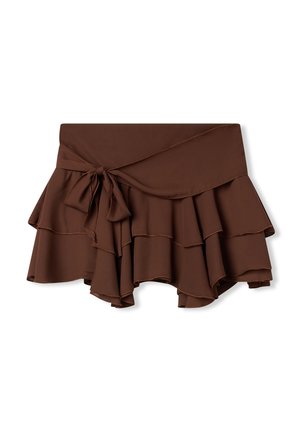 Gonna marrone a strati con cintura annodata. Realizzata in tessuto leggero con una texture morbida e orlo arricciato.