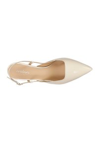 Béžové lakované kožené slingback lodičky s špičatou špičkou, nastavitelného páskem a hladkým vnitřním povrchem. Žádné viditelné vzory ani akcenty.
