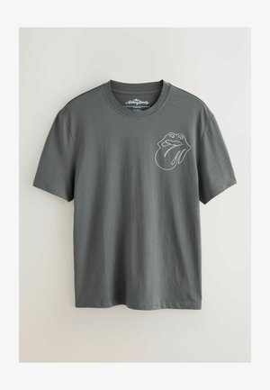 Šedé bavlněné tričko s krátkými rukávy a kulatým výstřihem. Na levé straně hrudi je bílá vyšitá aplikace rtů s jazykem.