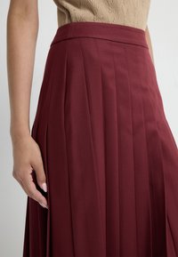 adL Gonna a campana - claret red