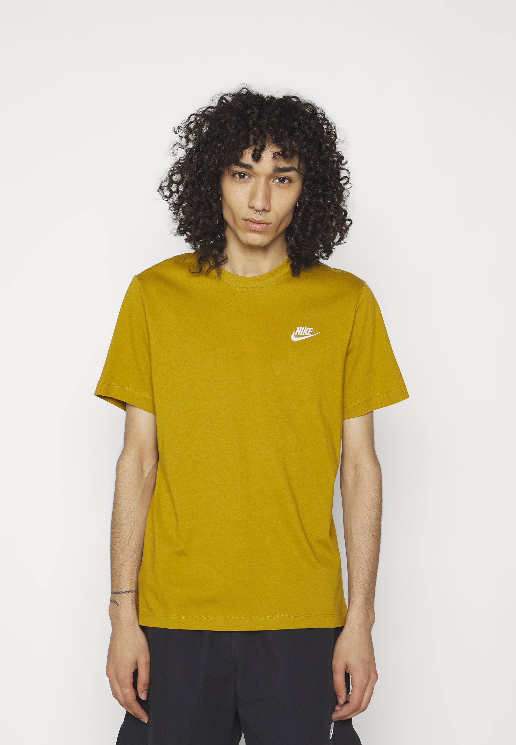 Nike Sportswear Club Tee Shirt Nike Jaune Nike Sportswear CLUB TEE