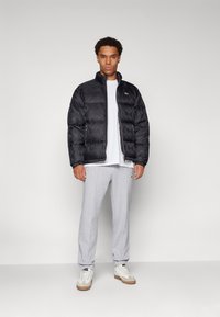 Lacoste Jakna ispunjena paperjem - black
