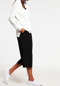 Vero Moda Stickad tröja - white
