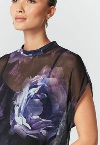 Next TWIST FRONT SHORT SLEEVE - Blúz - purple floral