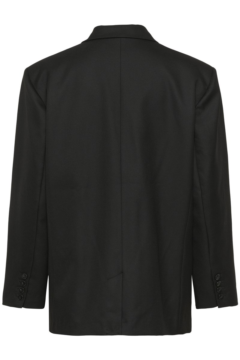 Blazer noir avec un design classique de revers, manches longues et six boutons en accent sur les poignets. Coupe ajustée avec une texture lisse.