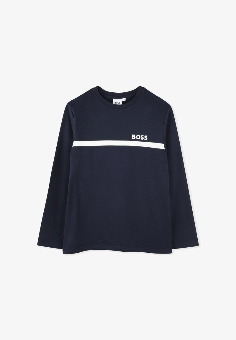Chemise bleu marine à manches longues avec une bande horizontale blanche traversant la poitrine et le logo "BOSS" sur le côté gauche au-dessus de la bande.