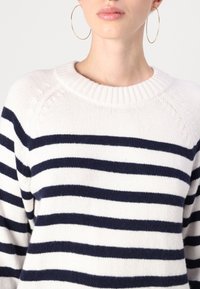 GAP CASHSOFT CREW - Pulover - white/navy