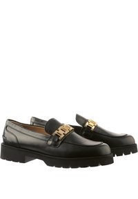 Sorte læder loafers har et chunky guld kæde akcent på overdelen. Sålen er tyk med et struktureret grebsmønster, hvilket forbedrer holdbarheden.