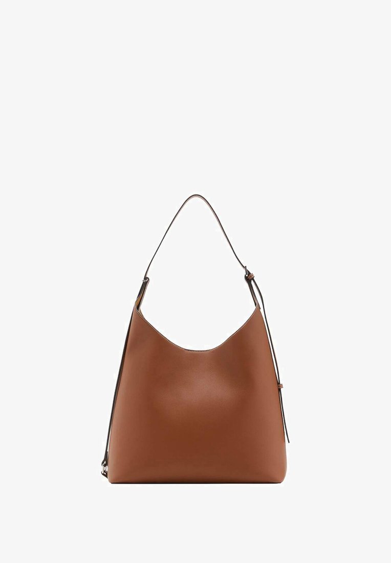 Sac hobo en cuir marron avec une texture lisse, une silhouette incurvée, une bandoulière ajustable et un design minimaliste. Pas de matériel ou de motifs visibles.