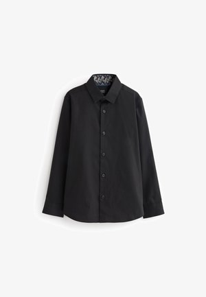 Camisa negra de botones con mangas largas, confeccionada con una tela suave, con un forro de cuello estampado y seis botones en la parte delantera.