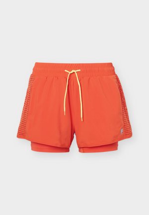 Shorts de sport orange vif avec taille élastique, cordon jaune, panneaux latéraux en mesh et doublure intérieure intégrée.