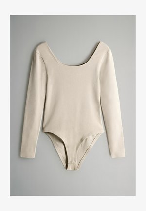 Béžové body s dlouhým rukávem, kulatým výstřihem, žebrovanou texturou a zapínáním na druky ve spodní části. Hladký, přiléhavý střih.
