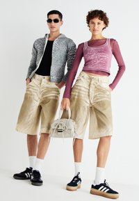 Jaded London SAND OIL WASH JORTS UNISEX - Τζιν σορτς - sand