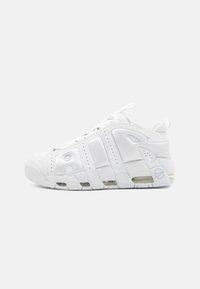 AIR MORE UPTEMPO LOW - Matalavartiset tennarit - white