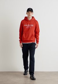Tommy Hilfiger HOODY - Felpa - dark magma