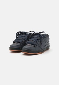 Globe FUSION - Skate shoes - phantom/burnt orange
