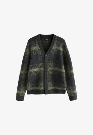 Cardigan gris foncé avec un motif à carreaux verts, décolleté en V et cinq boutons. Matière tricotée texturée, manches longues, coupe décontractée.