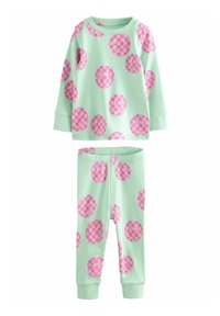 Vaaleanvihreä pyjama-setti, joka on valmistettu pehmeästä kankaasta; sisältää pitkät hihat, joissa on vaaleanpunaisia ja valkoisia pilkkuja, sekä istuvat hihansuut ja housut.