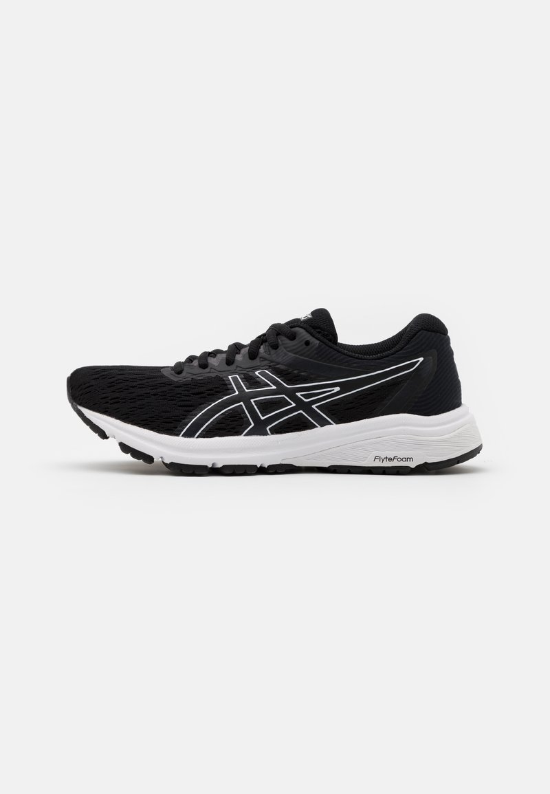Chaussure de course noire avec semelle blanche et logo, empeigne en mesh légère et amorti FlyteFoam visible sur le côté.