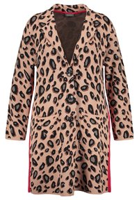 Cardigan con stampa leopardata in beige con macchie nere, caratterizzato da un collo a V, tre bottoni, due tasche frontali e accenti laterali rossi.