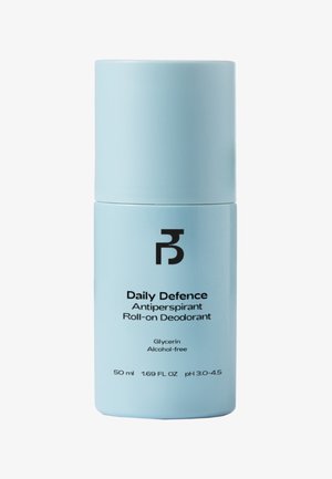 Contenitore cilindrico azzurro chiaro con applicatore roll-on; etichettato "Deodorante Antitraspirante Roll-on Difesa Quotidiana", 50 ml, senza alcol.