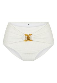 Parte inferior de bikini blanca de talle alto con tejido texturizado, diseño frontal retorcido y detalle de enlace en tono dorado en el centro.