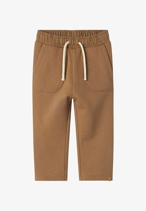 Pantalon de jogging en coton marron avec une taille élastique, une fermeture à cordon, deux poches latérales et un patch logo en bas à gauche.