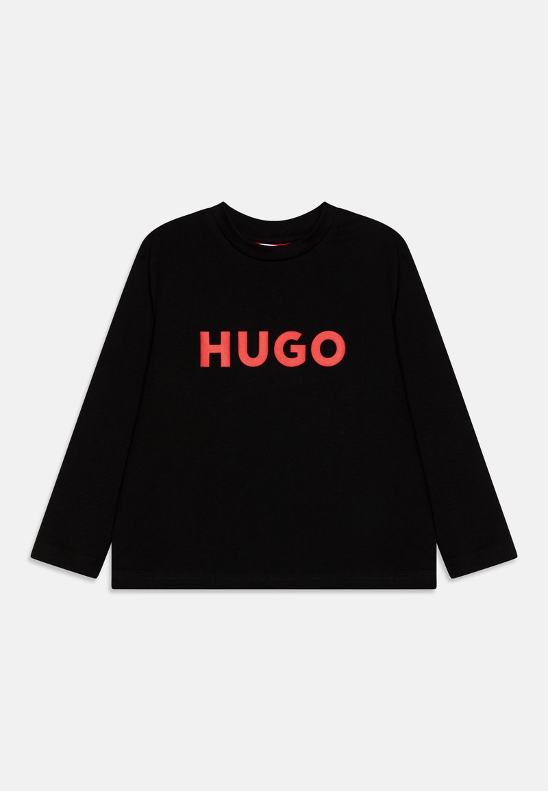 T-shirt noir à manches longues en coton, affichant une impression rouge audacieuse "HUGO" sur la poitrine. Design classique à col rond avec une coupe régulière.