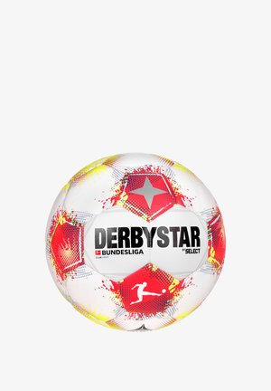Voetbal met een wit, rood en geel kleurenschema. Bevat sterpatronen en de logo's "DERBYSTAR" en "BUNDESLIGA" in vet zwart.