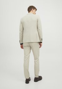 Jack & Jones PREMIUM JPRFRANCO TROUSER - Pantalones chinos - pure cashmere