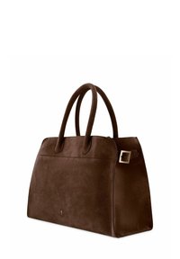 Brązowa zamszowa torebka o strukturalnym fasonie, z dwoma zaokrąglonymi rączkami i kwadratową klamrą z boku. Gładka faktura, bez widocznych wzorów.
