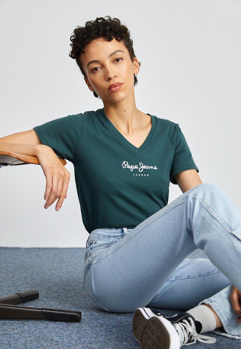 Pepe Jeans Wendy V Neck T-Shirt Donna - Maglietta Basic In Cotone Sostenibile, Vestibilità Regolare Con Scollo A V E Stampa Logo