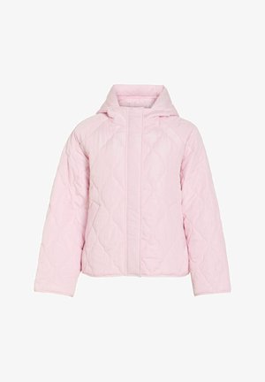 Svetlo roza prešita jakna s kapuco, dolgimi rokavi, skritim zadrgo spredaj in stranskimi žepi, prikazana na belem ozadju.