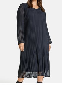 Námořnické skládací šaty s dlouhými průhlednými rukávy a kulatým výstřihem. Vyrobené z lehké tkaniny, končí pod koleny a mají splývavý siluetu.