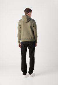 Tommy Hilfiger CHEST INSERT - Felpa con cappuccio - green