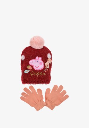 Gorro de lana rojo con un pompón rosa, lunares blancos y un parche de Peppa Pig. Acompañado de guantes de lana rosas claros.