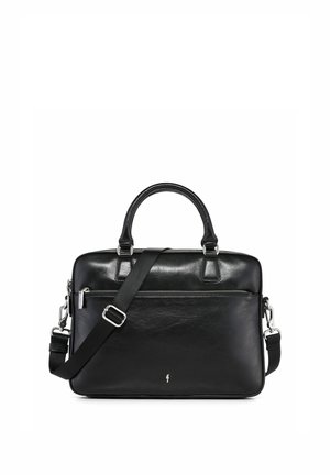 Czarna skórzana teczka z dwoma uchwytami, przednia kieszeń na zamek oraz regulowany pasek na ramię, przedstawiona na jednolitym białym tle.