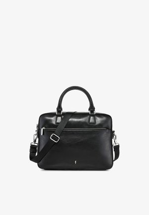 Czarna skórzana teczka z dwoma uchwytami, przednia kieszeń na zamek oraz regulowany pasek na ramię, przedstawiona na jednolitym białym tle.