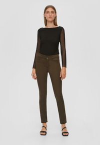 s.Oliver BLACK LABEL Jeans Slim Fit - olivgrün