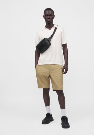 Armani Exchange, PHIL WAISTBAG UNISEX - Ülerinna-kott - black